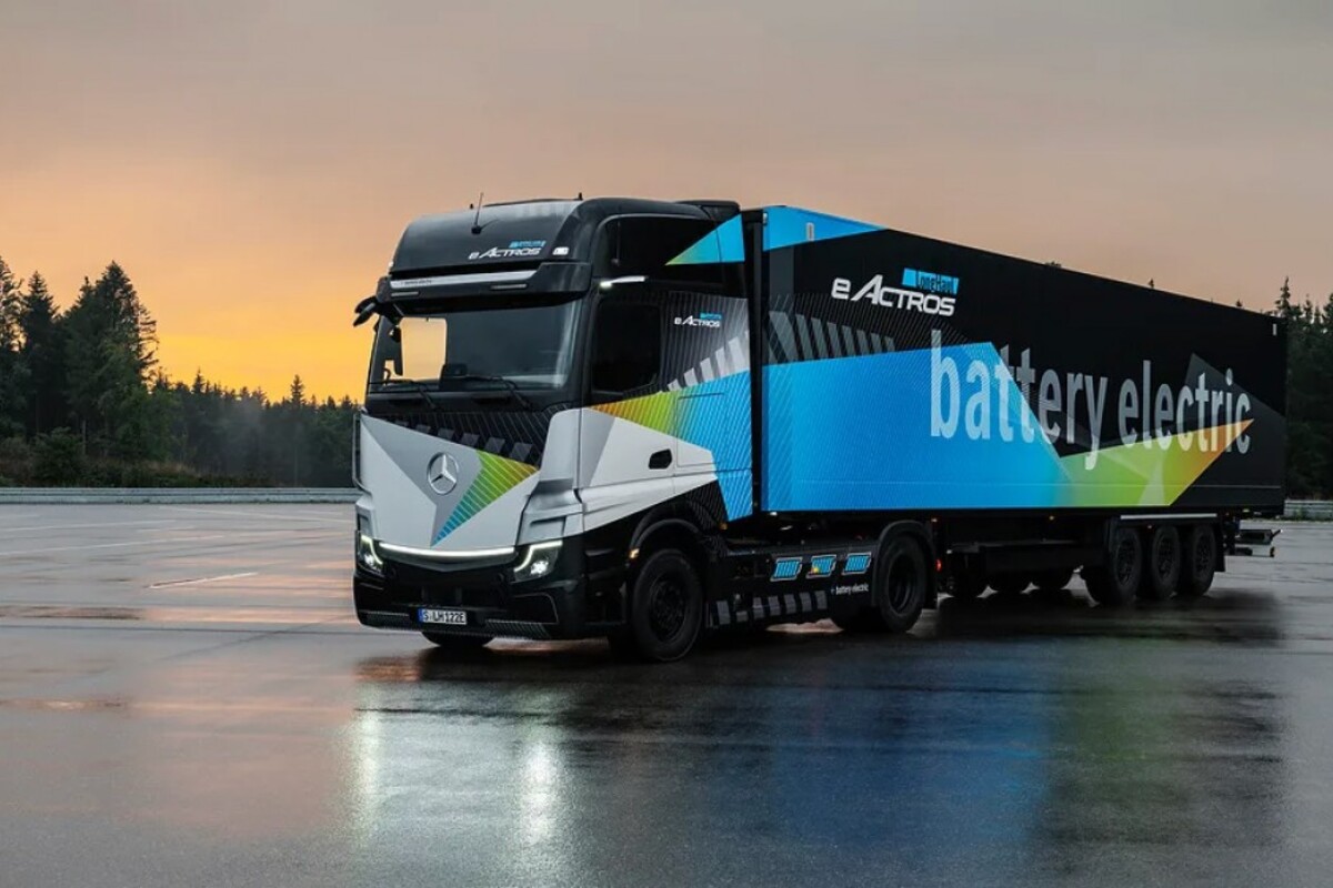 German Logistics Giant Orders 100 Long-Haul Electric Trucks from Mercedes